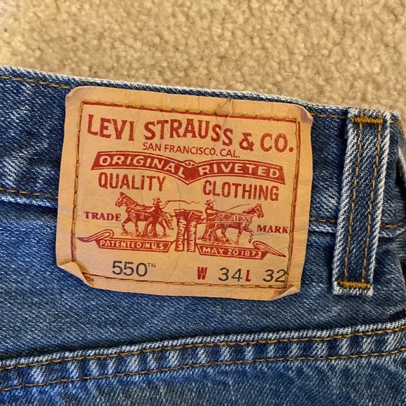 Mens Relaxed Fit Levi’s 34 x 32 - Picture 2 of 3